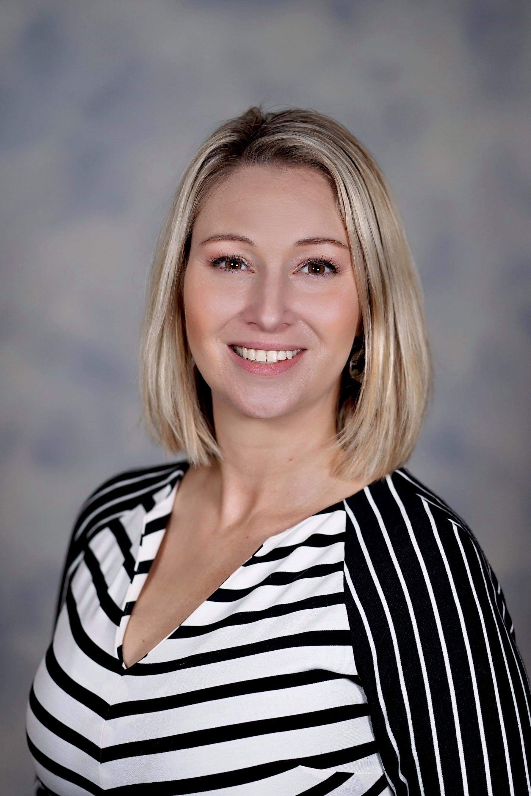 Photo of Kerri Simpson.