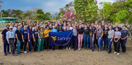 group of WVU students in Panama